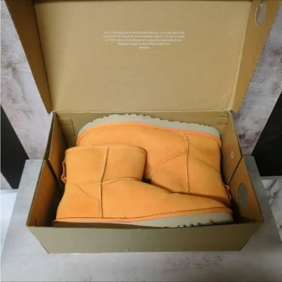 UGG Classic Mini II Short Suede Sheepskin Boots in California Poppy. Size 8 - Picture 7 of 10